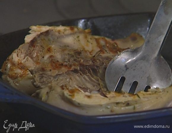 Разогреть сковороду-гриль и жарить цыплят на медленном огне по 15 минут с каждой стороны.<br />
 