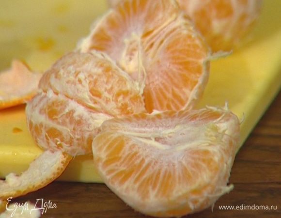 Мандарины почистить.