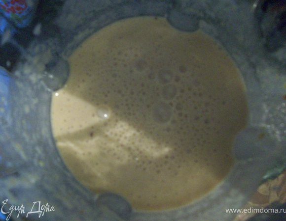 мороженое, кофе, персик и сахар взбить в блендере