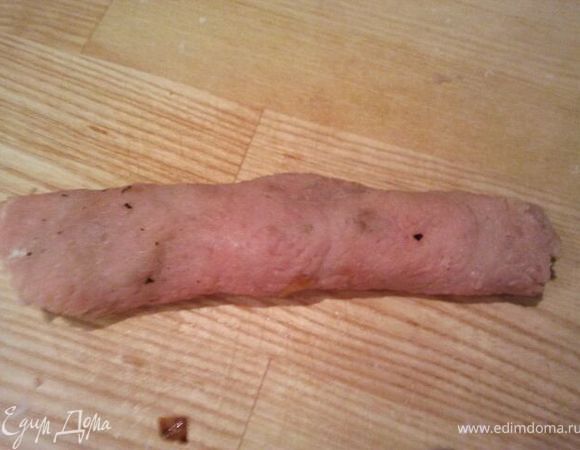 Завернуть (скрутить трубочкой) как-бы внахлест.