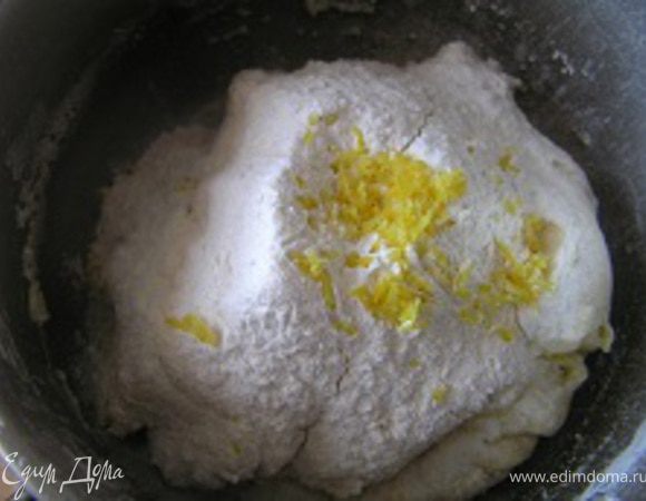 цедру лимона, ванилин и замесить тесто.