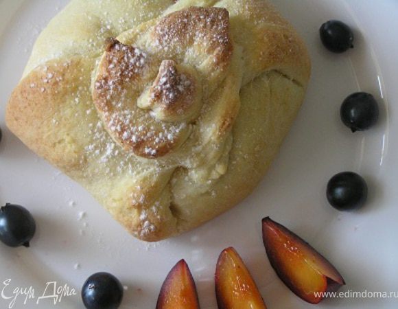 Перед подачей посыпать сахарной пудрой.