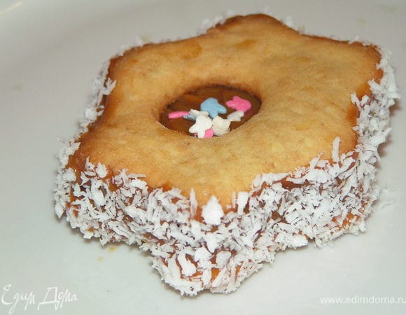 Обвалять в стружке и в центр насыпать посыпку...