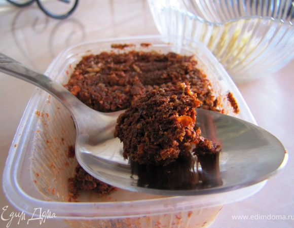 Берем 1/2 ч.л. аджики (или заменим меленым острым перцем, или свежим)