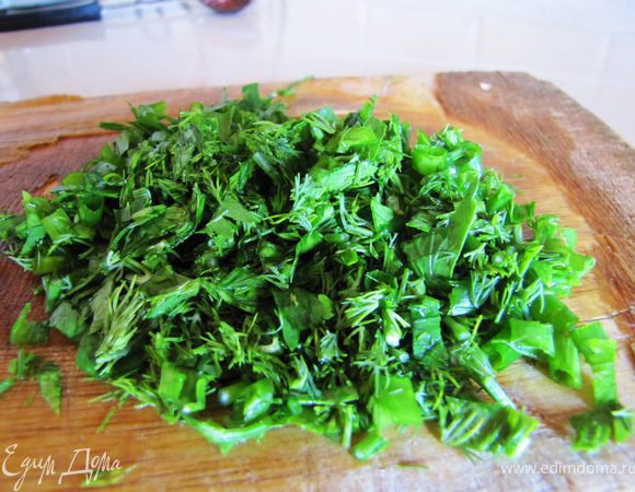 Нарезаем мелко зелень