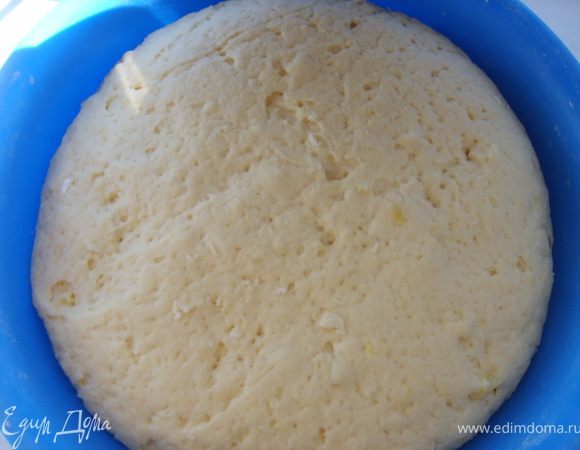 Тесто поставить на 1 час в теплое место, чтобы оно поднялось