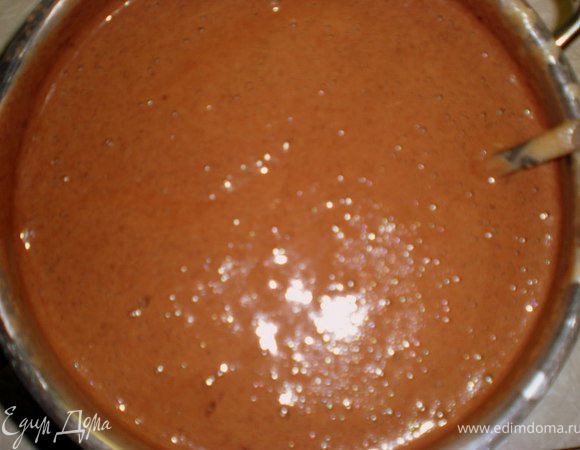 Соединить желтки с шоколадными сливками,аккуратно перемешать.