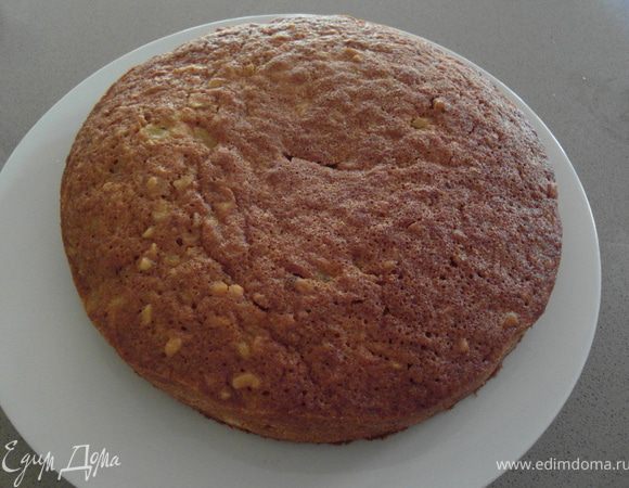 Разогреть духовку до 180 градусов (если духовка с феном, который открючить нет возможности, то разогреть до 160 градусов). Выпекать 55-65 минут. Готовность можно проверить ножом либо зубочисткой, как обычно (т.е. если ничего не прилипло, торт готов!). Достать готовый торт из духовки, накрыть чистым полотенцем и ждать пока остынет. 