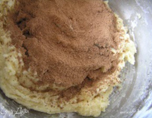 какао, мускатный орех и замесить тесто.