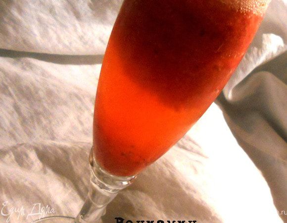 "Россини" был изобретен в середине ХХ века и своё название в честь итальянского композитора XIX века Джоаккино Россини. Для него нужно взбить в блендере клубнику, при необходимости добавить немного сахарно пудры и соединить с вином! 