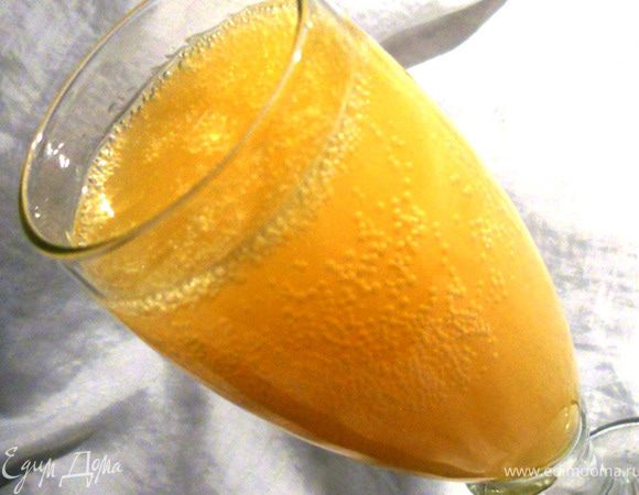 "Мимоза" был придуман барменом Лондонского клуба «Бакс» МакГарри в 1921 году. Для коктейля необходимо смешать в равных долях свежевыжатый апельсиновый сок и игристое вино.