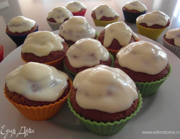 КСТАТИ: вполне можно сделать из данного теста маффины, что я и сделала на 2ой день, т.к. оставался ананас :), получилось 15 штук, выпекать примерно 20-25 минут (готовность рекомендовала бы проверять).