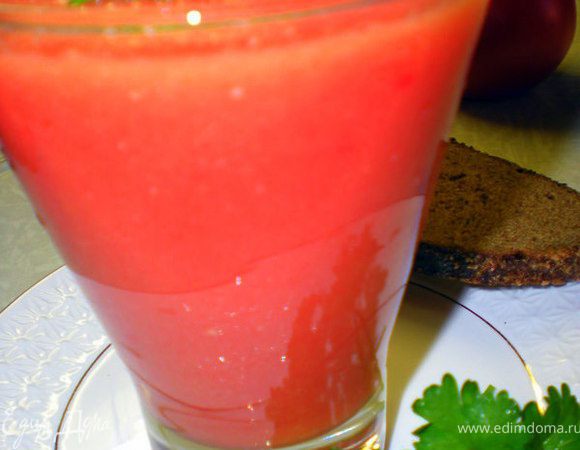 Сложить все ингредиенты в блендер и измельчить до получения однородной массы.Затем добавить оливковое масло и разлить по тарелкам.