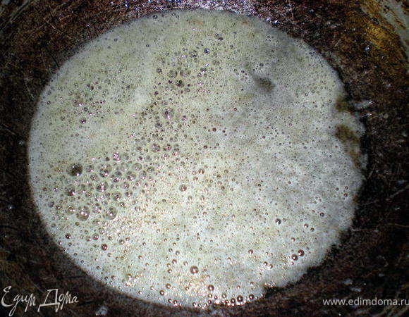 1,5 ложки масла+1 ч.л. сахара растопить на сковороде.