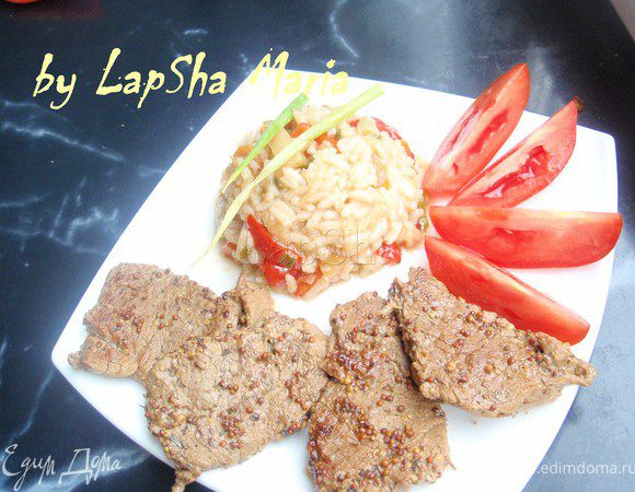 Обжариваем на небольшом количестве масла с двух сторон. Буквально по 5-7 минут. Как уже говорила, подала с вкуснейшим рисом в японском стиле и свежей помидоркой! Приятного аппетита!