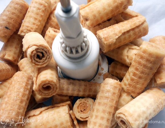 Вафельные трубочки (выглядят именно так, без начинки)...