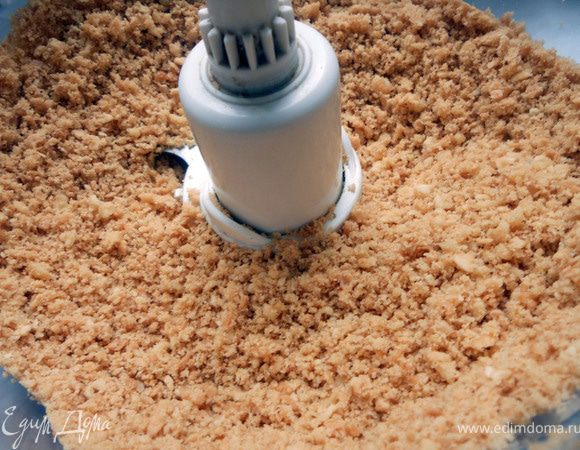 Измельчить в комбайне (в мелкую крошку)...