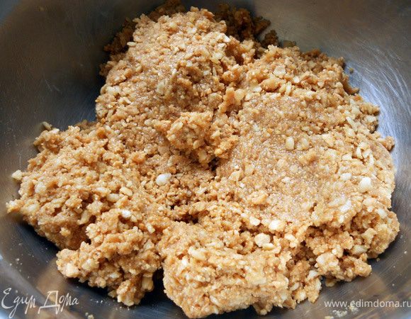 Получится достаточно крутая масса, по текстуре напоминающая пирожное "муравейник" (или как то так)