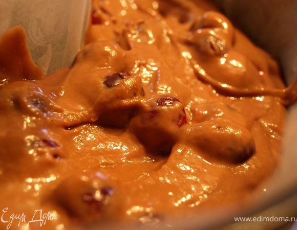 Выложить в форму. Выпекать примерно 50 минут.