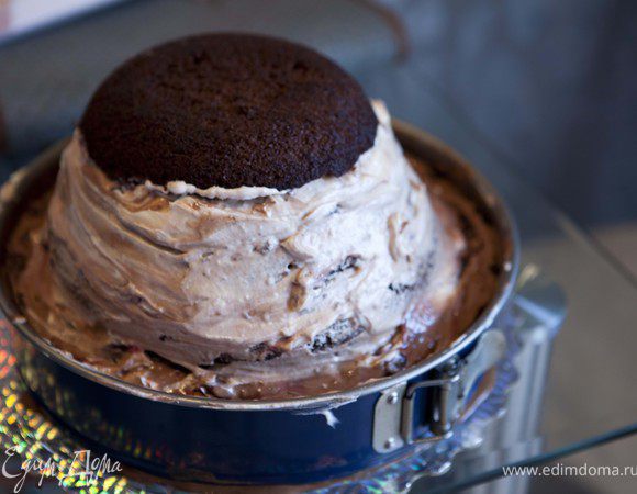 и так со всеми коржами :) убираем в холодильник часов на 4-5