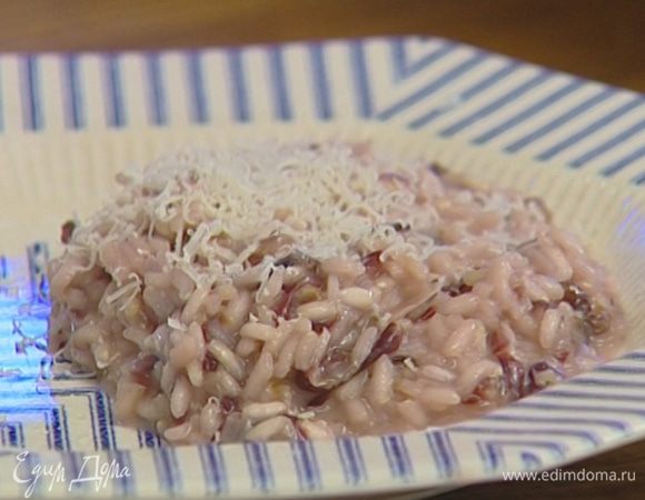 Разложить в тарелки, украсить оставшейся горгонзолой и сразу же подавать.

