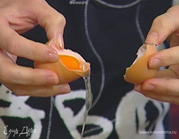 Белки отделить от желтков.