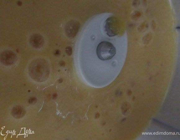 Добавить желатин, взбивать 5 минут.