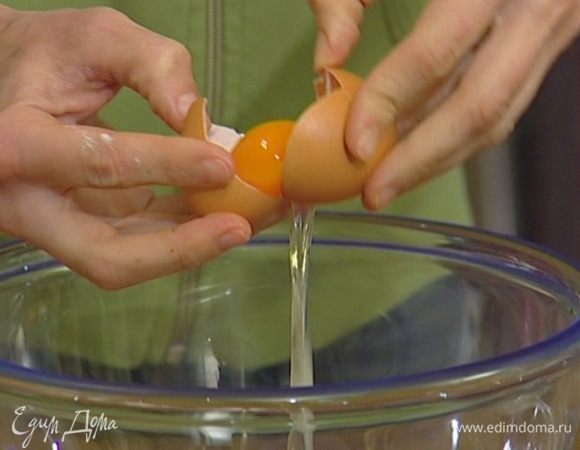 Желтки отделить от белков. 