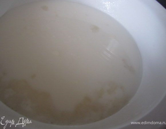 Вскипятить молоко, добавить агар. Держать на огне 10 минут. Добавить сахар.
проварить еще 10-15 минут, что бы в молоку не было крупинок и масса была однородной.