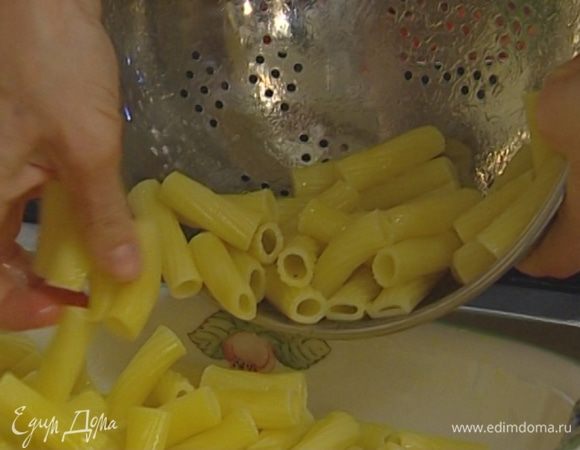 Макароны отваривать в течение половины времени, указанного на упаковке. 