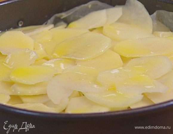 Полить растопленным сливочным маслом.


