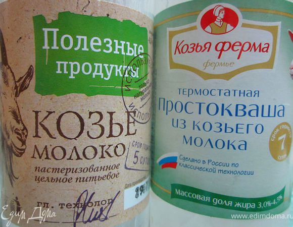 Молоко и простоквашу смешать, посолить и поставить кипятиться.  