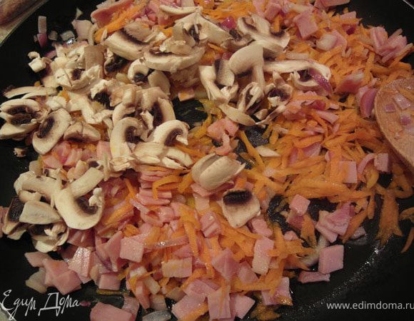 ...а потом еще в холодильнике нашла грибочки (3 шт) и тоже добавила :))