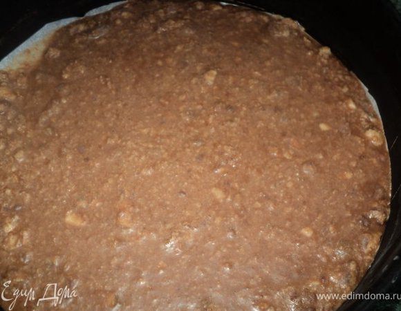  добавить растопленное сливочное масло, перемешать, выложить в застеленную бумагой для выпечки разъемную форму, уплотнить ложкой. Поставить в холодильник застывать.