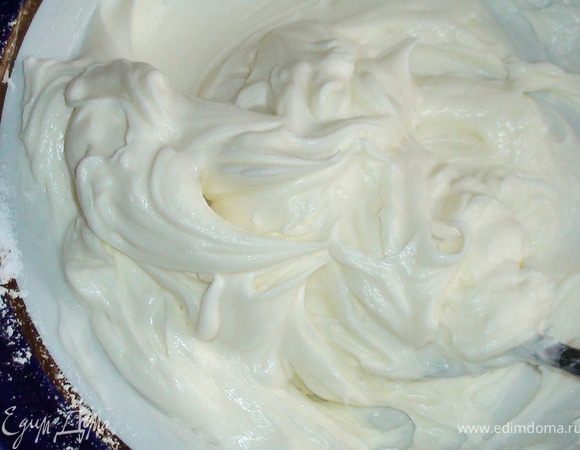 Крем: маскарпоне смешать с сахарной пудрой и ванилином))))) 