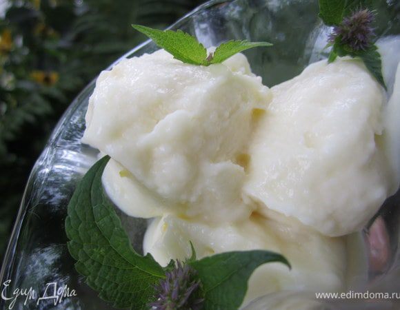 Через 1-2 часа мороженное готово.
Мороженное выложить в креманки.
Приятного Вам аппетита.))