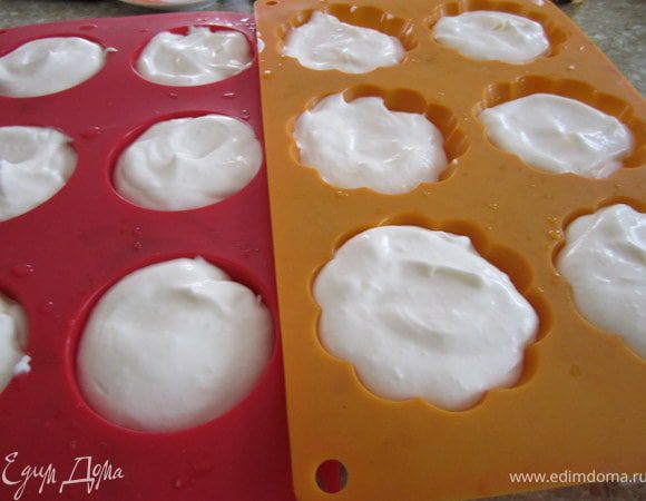 Заполнить формочки.
Поставить в холодильник на 1-2 часа.