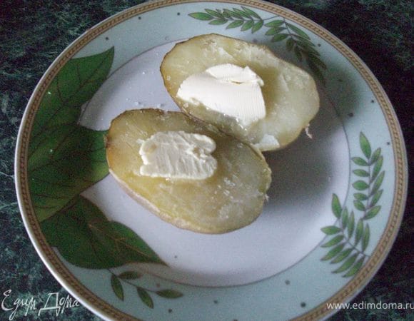 картошку помыть, запечь в духовке, разрезать пополам, посолить, положить кусочек масла сверху