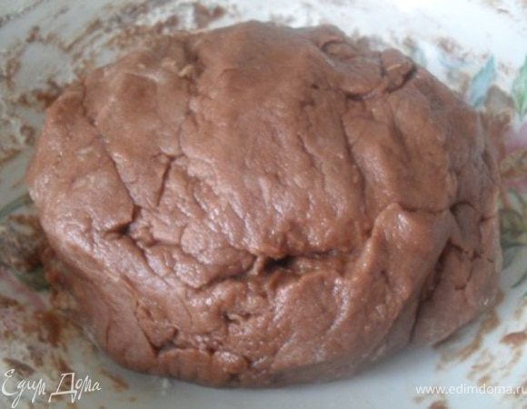 Замесить мягкое, эластичное тесто.