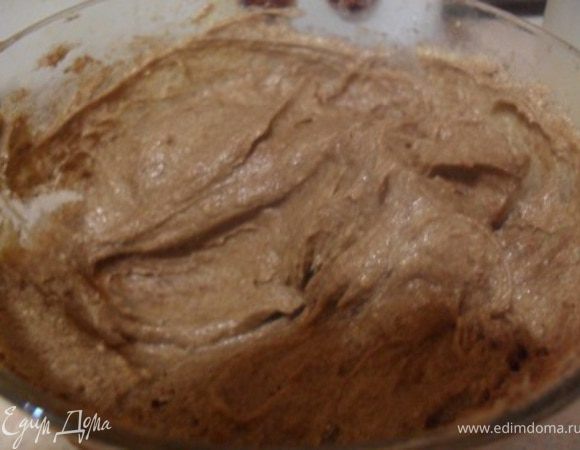 Разделить тесто на 2 равные части, в одну добавить ванилин,в другую какао.