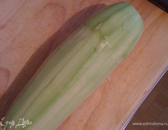 Кабачок очистить, натереть на терке. Хорошо отжать сок. 