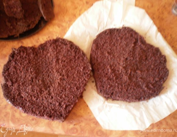 Корж разрезать горизонтально.