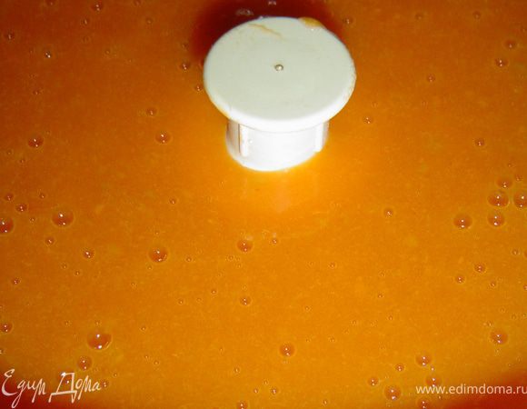 и измельчаем до однородной массы. Затем добавляем сок лимона и перемешиваем.