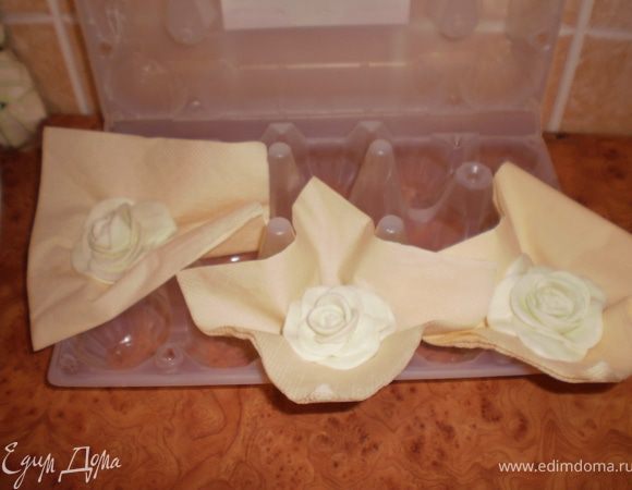 Вот как я их сушила, на лотке для яиц, на салфетках