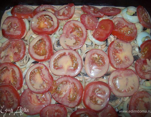 полить соусом овощи и поставить с духовку примерно на час при температуре 180-200 гр.