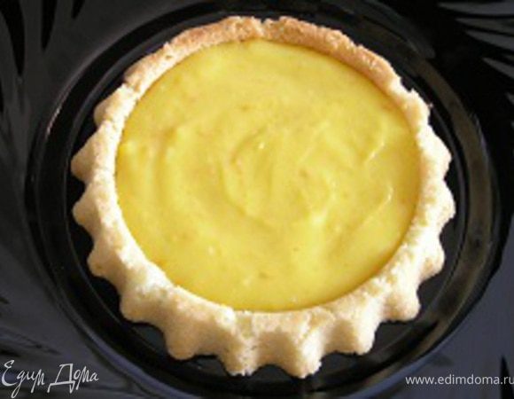 В тарталетки выложить апельсиновый крем,