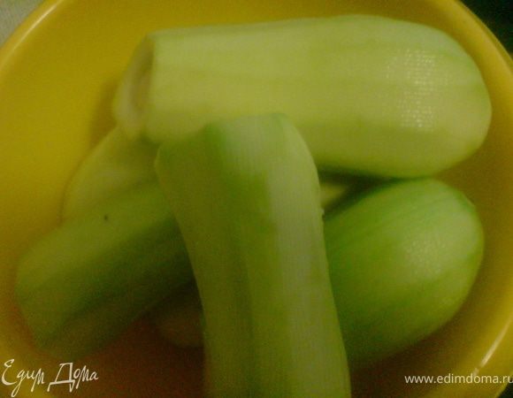 почистить кабачки и баклажаны