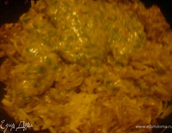 баклажаны и кабачки жарить на оливковом масле,добавить алычу с зеленью и чесноком,поперчить,посолить,добавить сахар по вкусу