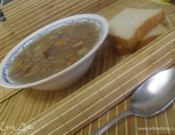 Подавать суп с зеленью и сметаной.Приятного аппетита!:)