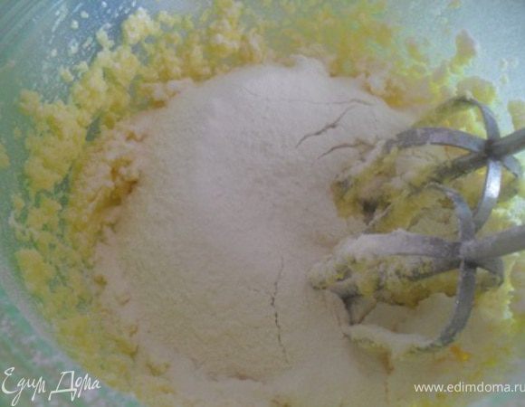 Постепенно ввести муку.